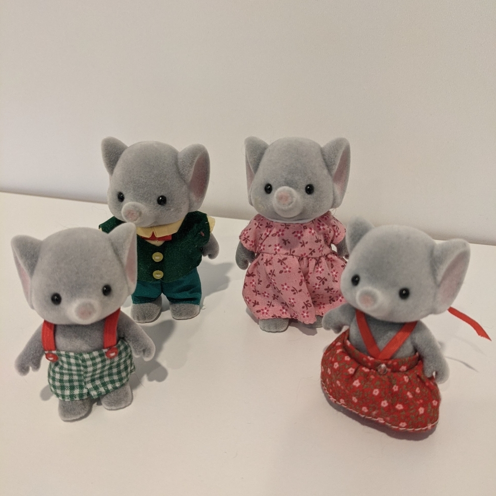 Calico Critters elephant family of 4